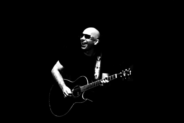 Joe Satriani at the 2nd Annual Acoustic-4-A-Cure (San Francisco, CA 2015)
