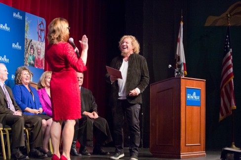 Sammy swears-in Roseville's new Mayor!